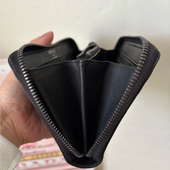 Jimmy Choo Black Leather Star Studded Zip Long Wallet - Picture 13 of 13